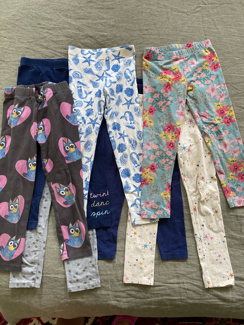 Bundle girls leggings, size 4-5T/XS